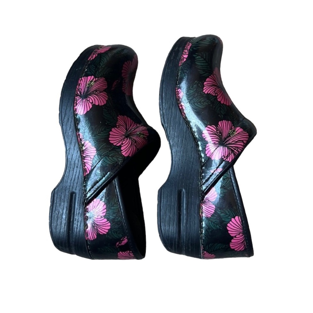 Dansko Women's Professional Pink Hibiscus Patent Leather Clog Size 37 US 7